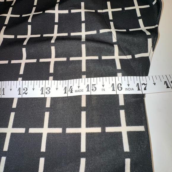 LIPHOP Small Black and White Geometric Dress Flutter Sleeve - Picture 6 of 7